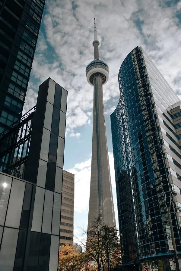 Stylish Suite At 300 Front Street W Toronto