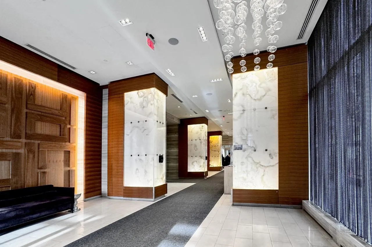 Stylish Suite At 300 Front Street W Toronto 0*,