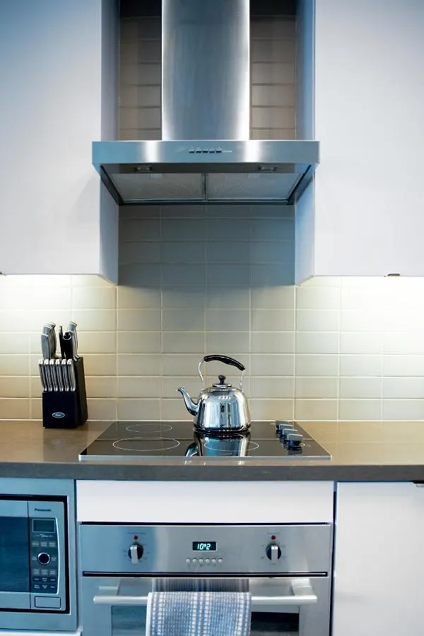 Stylish Suite At 300 Front Street W Toronto